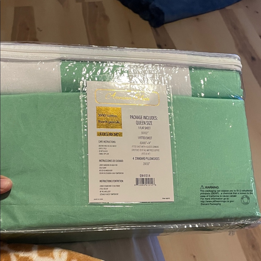 American Sheets Green and White Queen Sheet Set - Picture 4 of 4